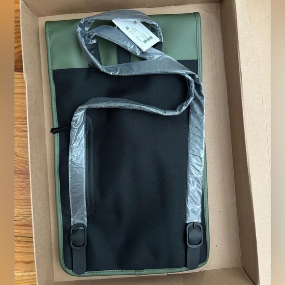 NWT Rains Backpack, Evergreen - Picture 3 of 4